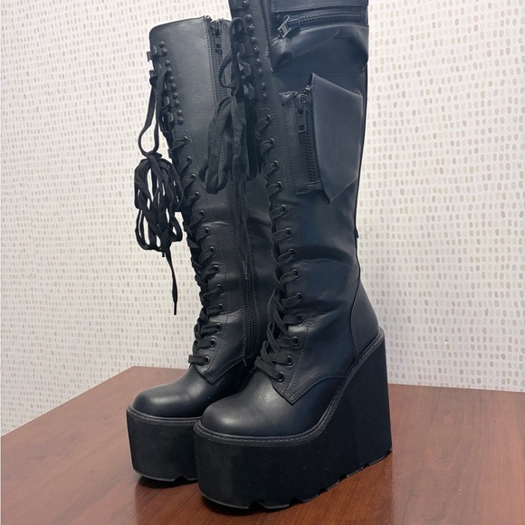 Dolls Kill Shoes - Current Mood x Dolls Kill - OBSIDIAN POCKET PLATFORM BOOTS